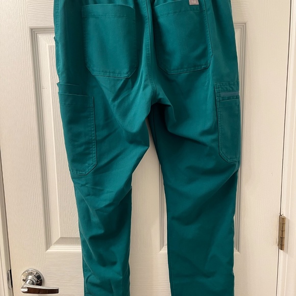 Figs Hunter Green Set, S Catarina top M yola pants - Picture 6 of 6